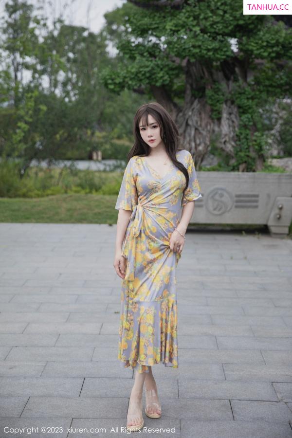   [XiuRen]高清写真图 2023.06.20 No.6949 严利娅Yuliya 长裙美腿第38张图片